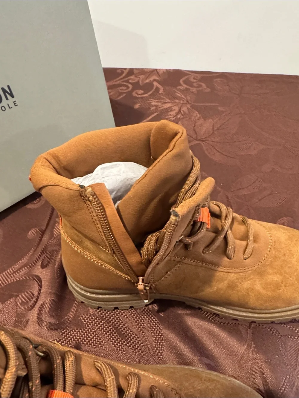 Kenneth Cole Kids Suede Lace-Up Ankle Boot. Size 2.